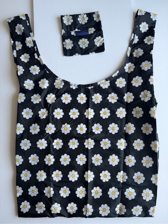 BAGGU Handbags - EUC BAGGU Black Daisy Standard Size